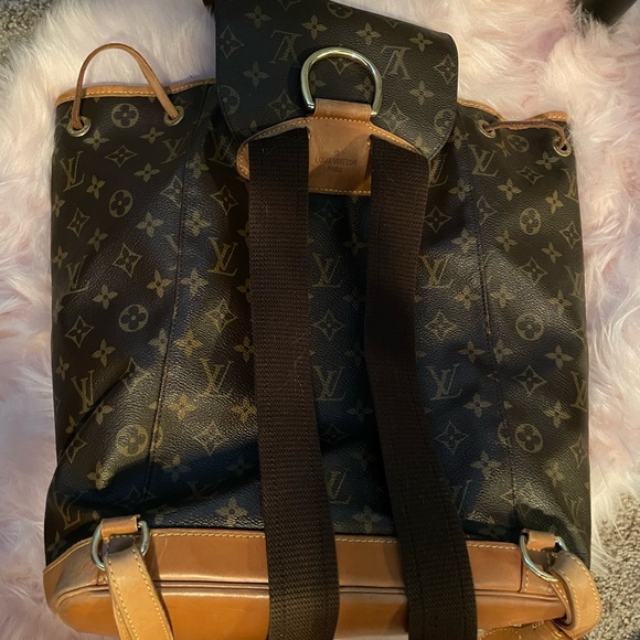 Louis Vuitton Montsouris MM Backpack - Picture 8 of 14
